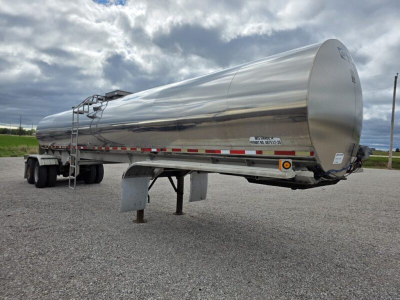 #35 2000 Walker 6250 Gallon Stainless Steel Semi Tanker