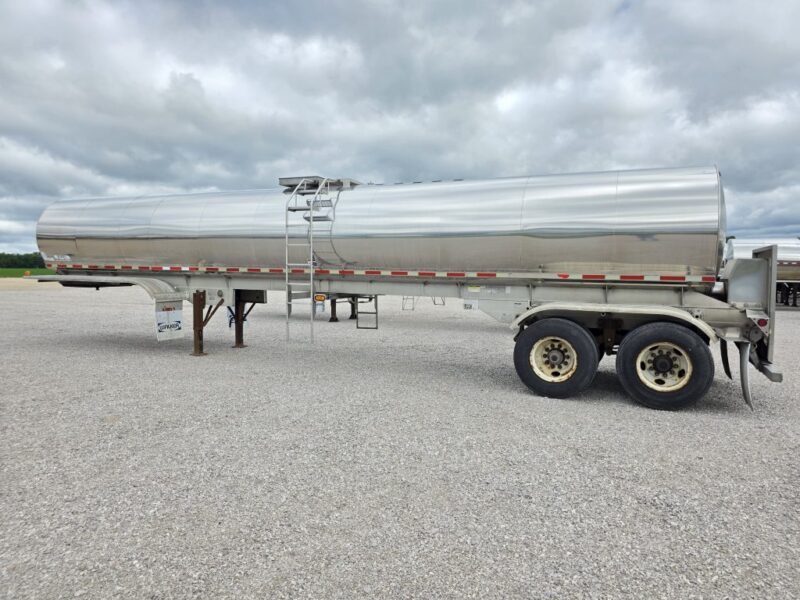 #35 2000 Walker 6250 Gallon Stainless Steel Semi Tanker