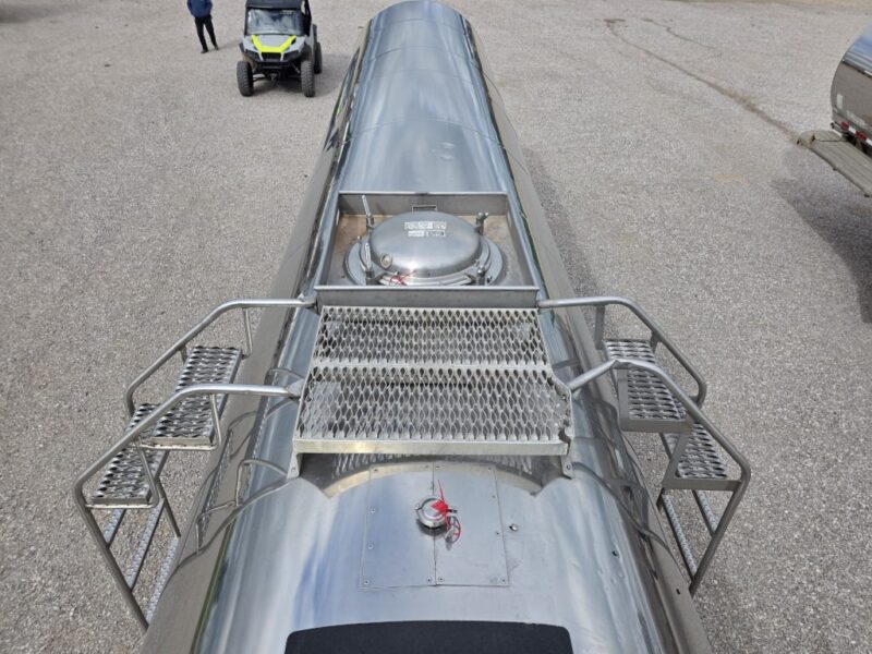 #35 2000 Walker 6250 Gallon Stainless Steel Semi Tanker