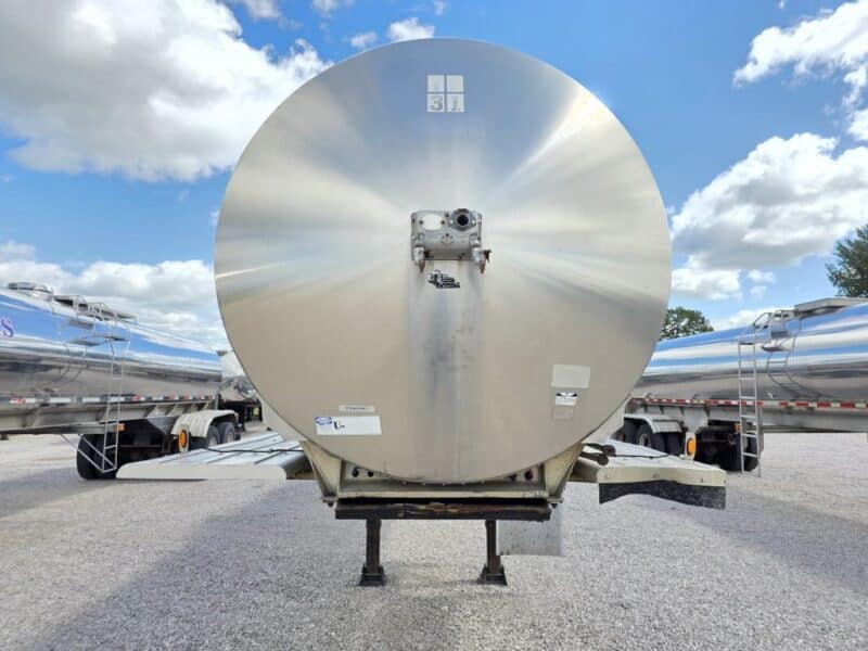 #31 1990 Walker 6200 Gallon Stainless Steel Semi Tanker