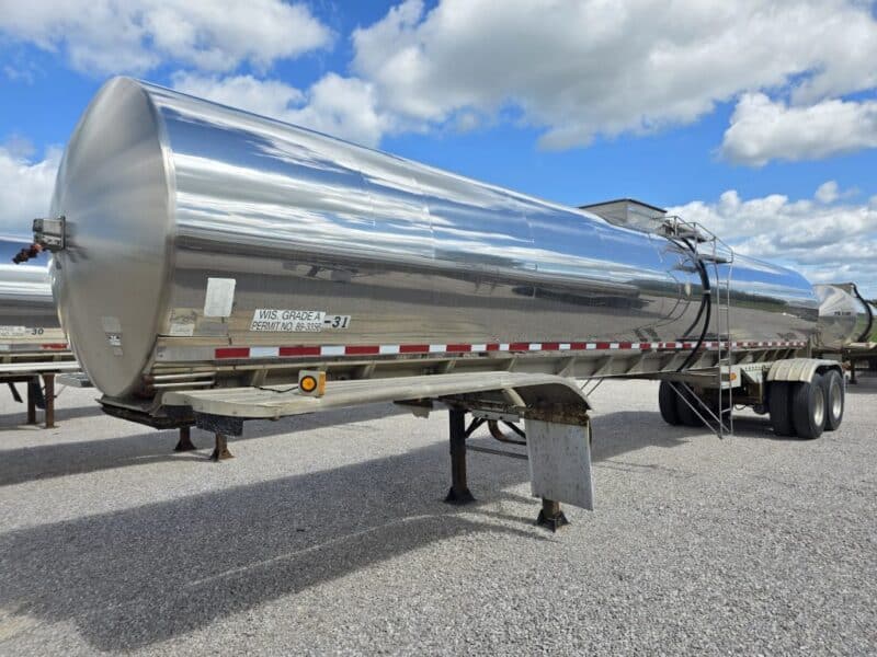 #31 1990 Walker 6200 Gallon Stainless Steel Semi Tanker
