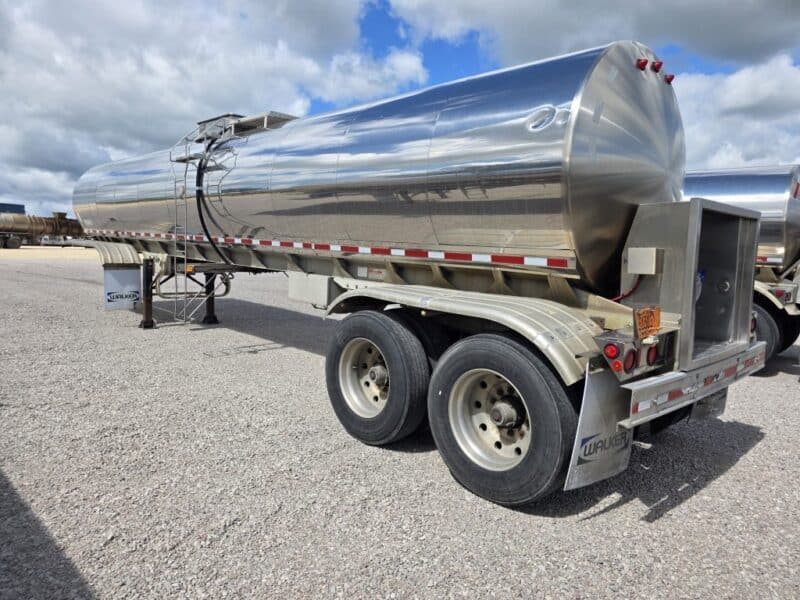#31 1990 Walker 6200 Gallon Stainless Steel Semi Tanker