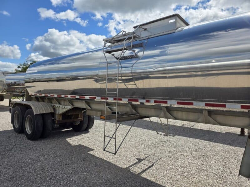 #31 1990 Walker 6200 Gallon Stainless Steel Semi Tanker