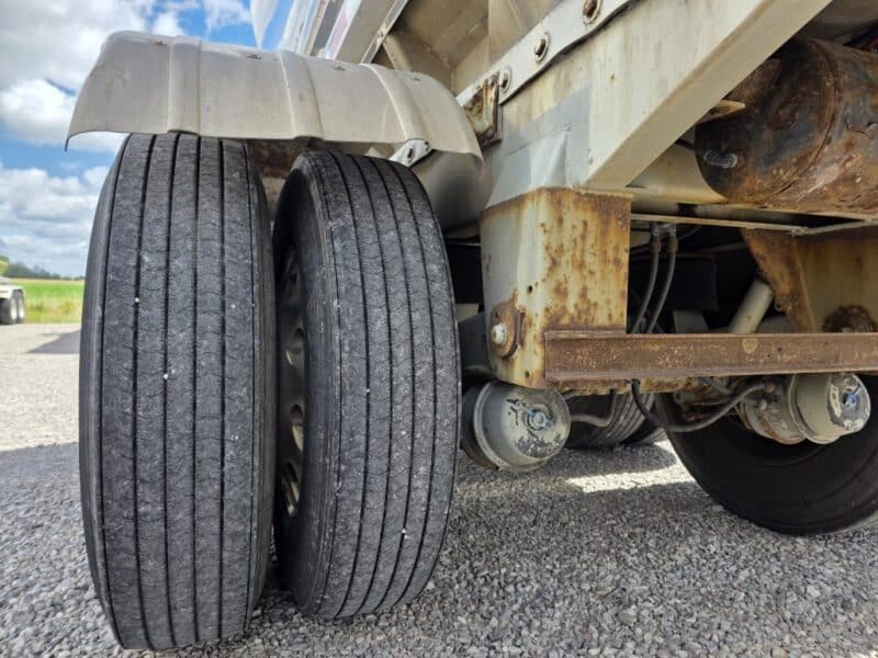 #31 1990 Walker 6200 Gallon Stainless Steel Semi Tanker