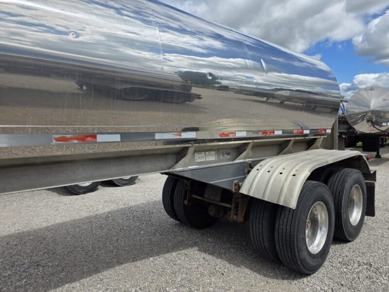 #30 1990 Walker 6200 Gallon Stainless Steel Semi Tanker