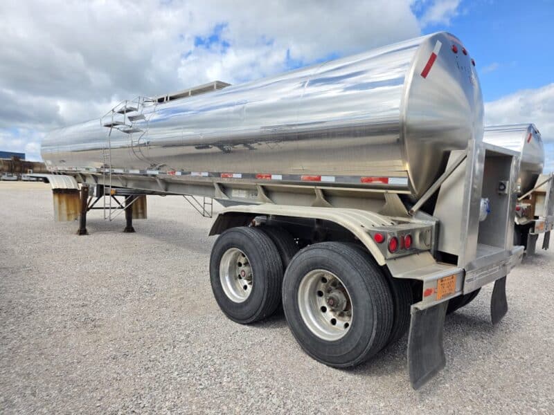 #30 1990 Walker 6200 Gallon Stainless Steel Semi Tanker
