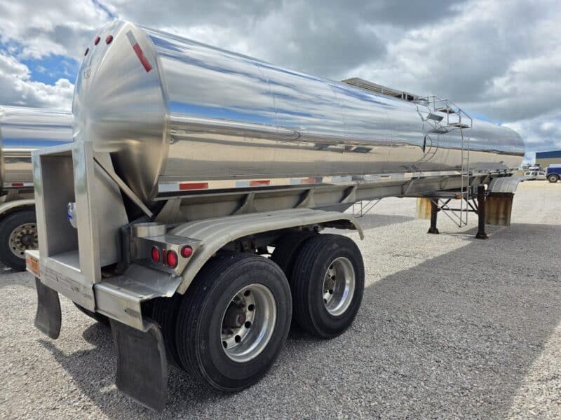 #30 1990 Walker 6200 Gallon Stainless Steel Semi Tanker