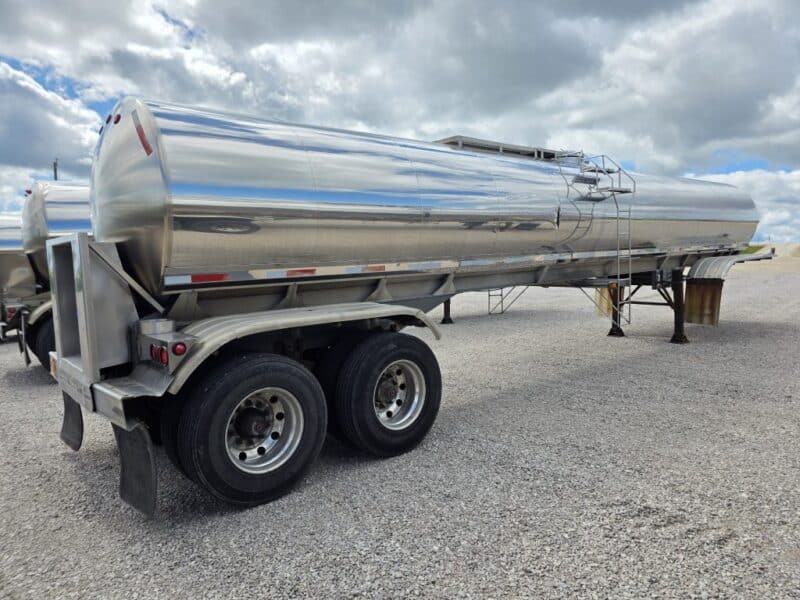 #30 1990 Walker 6200 Gallon Stainless Steel Semi Tanker