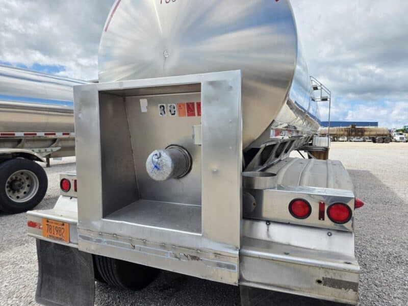 #30 1990 Walker 6200 Gallon Stainless Steel Semi Tanker