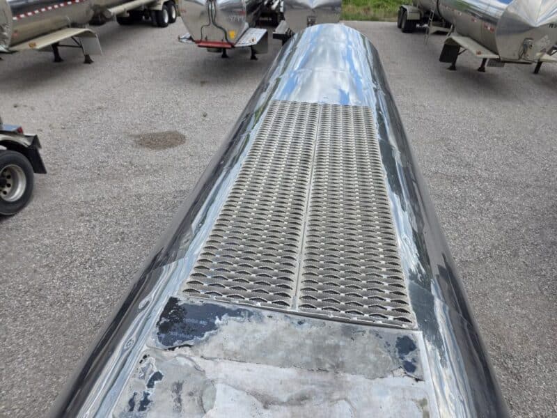 #30 1990 Walker 6200 Gallon Stainless Steel Semi Tanker