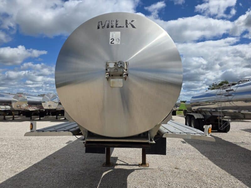 #29 1989 Walker 6200 Gallon Stainless Steel Semi Tanker