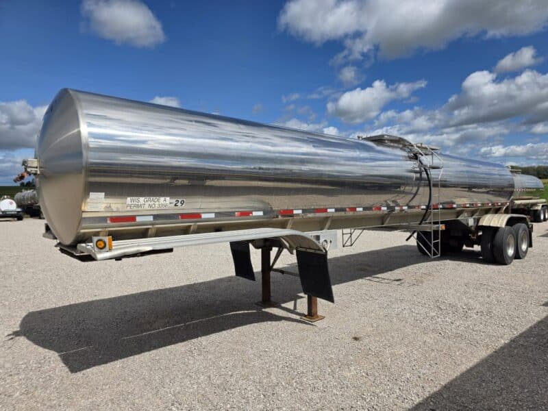 #29 1989 Walker 6200 Gallon Stainless Steel Semi Tanker