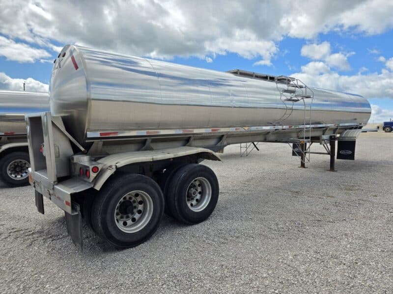 #29 1989 Walker 6200 Gallon Stainless Steel Semi Tanker