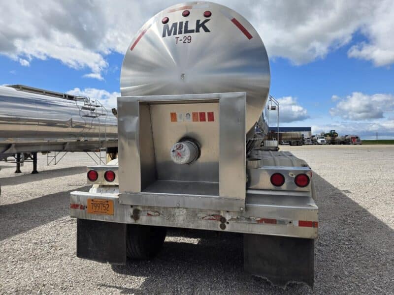 #29 1989 Walker 6200 Gallon Stainless Steel Semi Tanker