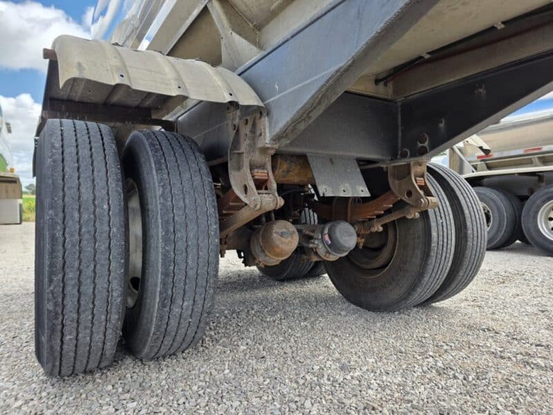 #29 1989 Walker 6200 Gallon Stainless Steel Semi Tanker