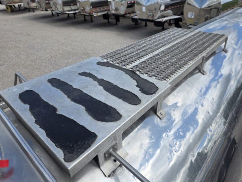 #29 1989 Walker 6200 Gallon Stainless Steel Semi Tanker