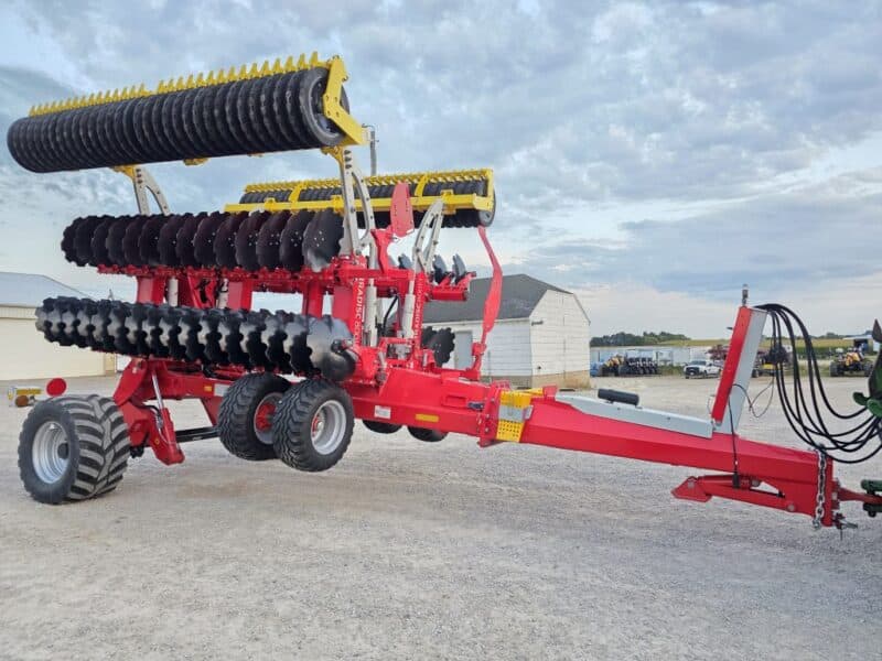 Pottinger Terradisc 8001T 26′ w. Rubber Pack Roller