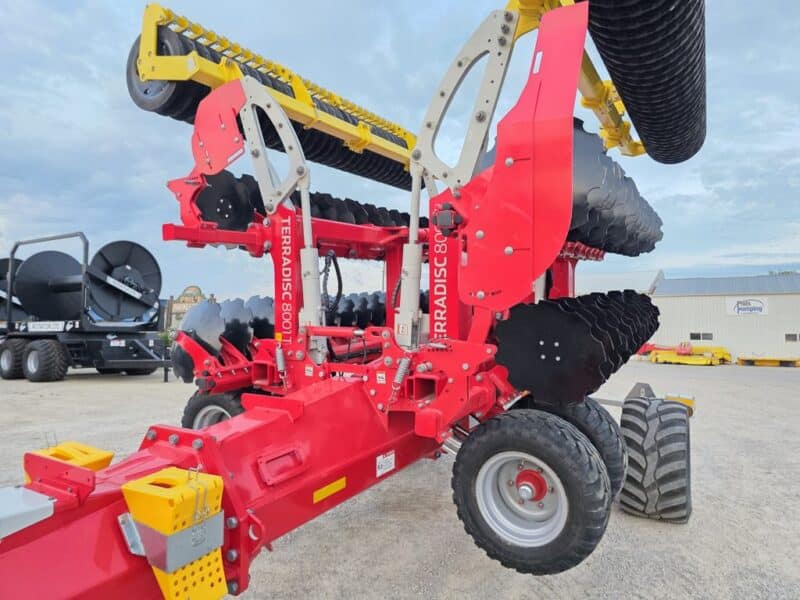 Pottinger Terradisc 8001T 26′ w. Rubber Pack Roller