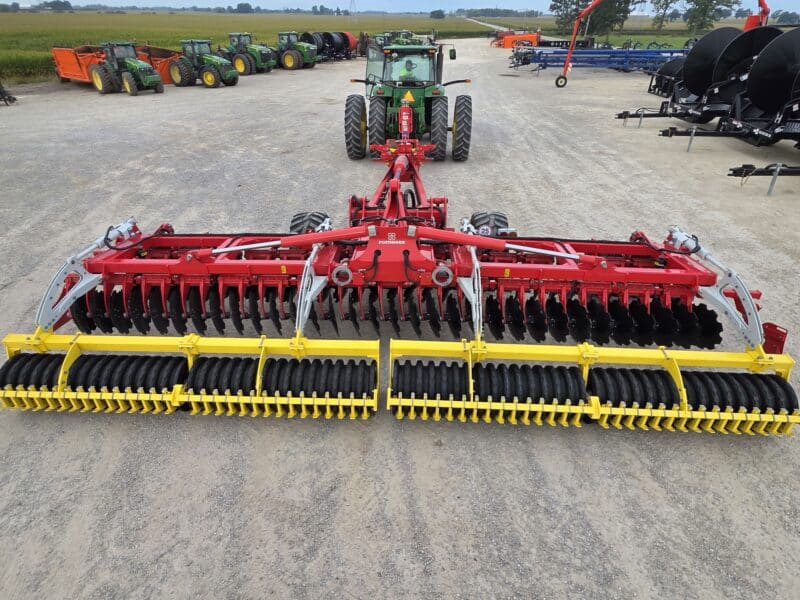 Pottinger Terradisc 8001T 26′ w. Rubber Pack Roller