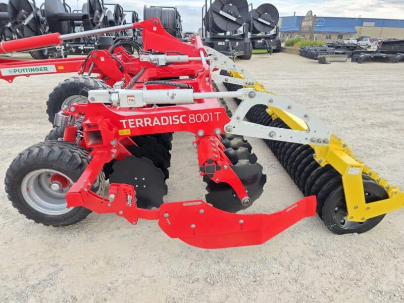 Pottinger Terradisc 8001T 26′ w. Rubber Pack Roller