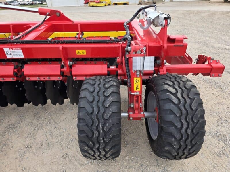 Pottinger Terradisc 8001T 26′ w. Rubber Pack Roller
