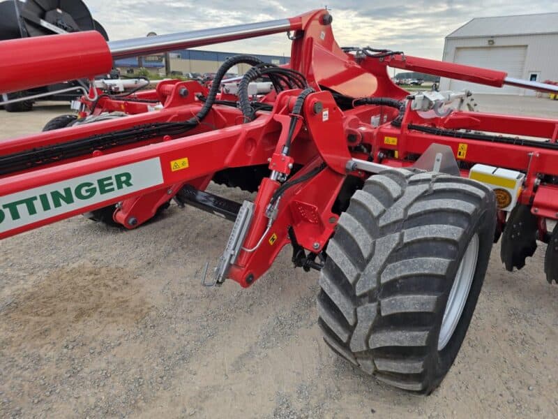 Pottinger Terradisc 8001T 26′ w. Rubber Pack Roller