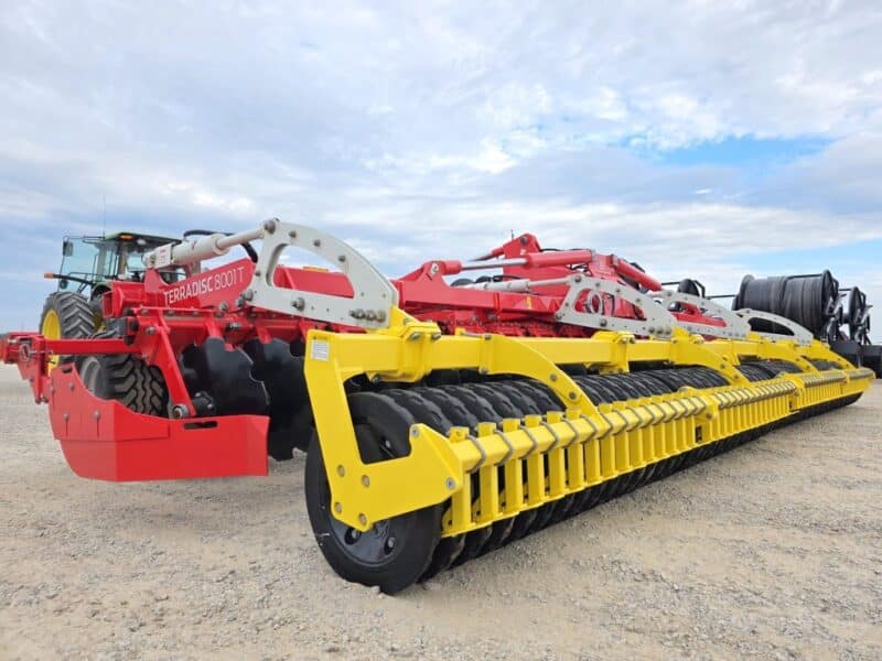 Pottinger Terradisc 8001T 26′ w. Rubber Pack Roller