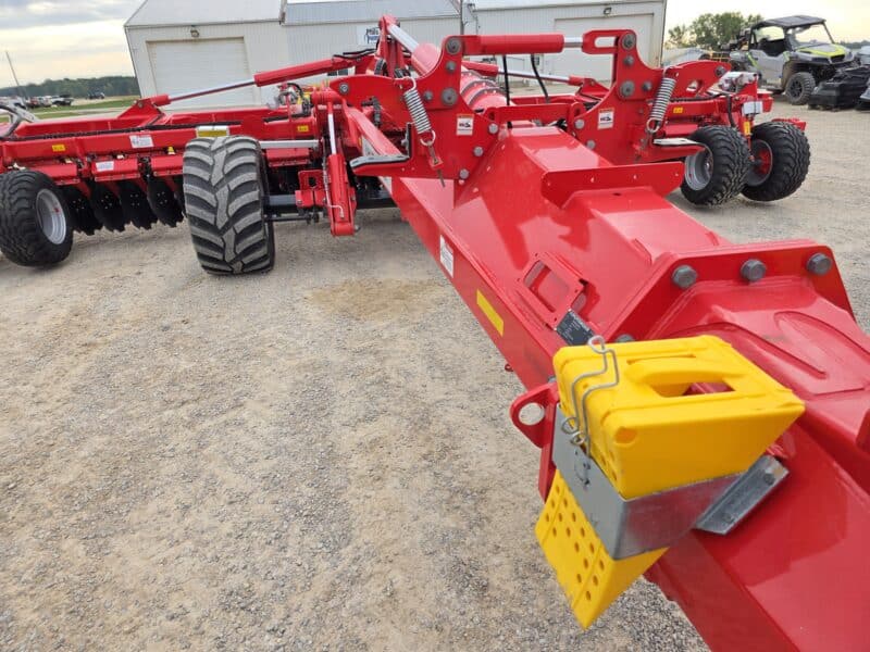 Pottinger Terradisc 8001T 26′ w. Rubber Pack Roller