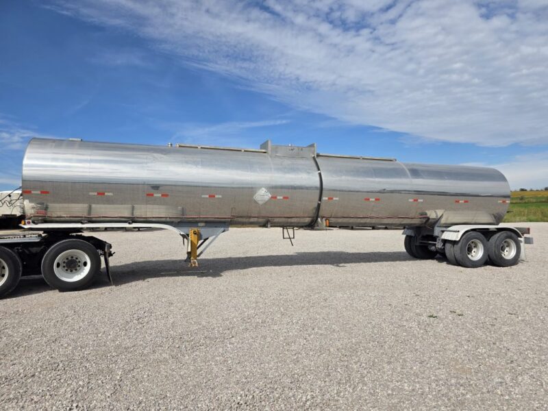 U-4832 1989 Sunshine 7000 Gallon Stainless Steel Semi Tanker