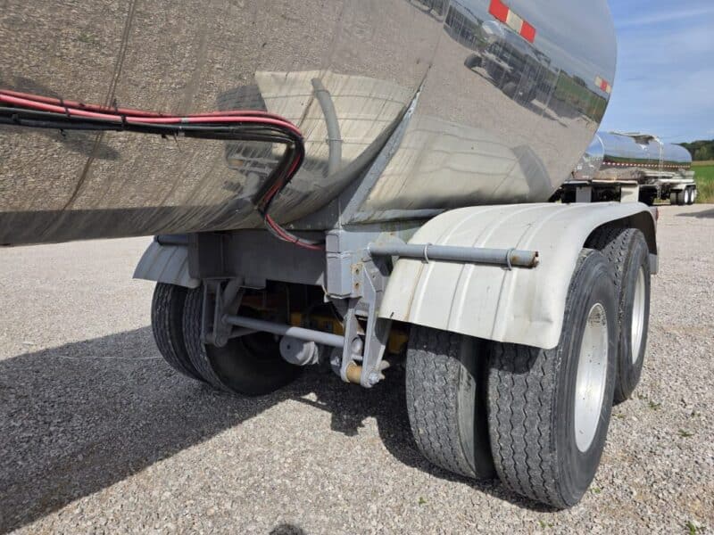 U-4832 1989 Sunshine 7000 Gallon Stainless Steel Semi Tanker
