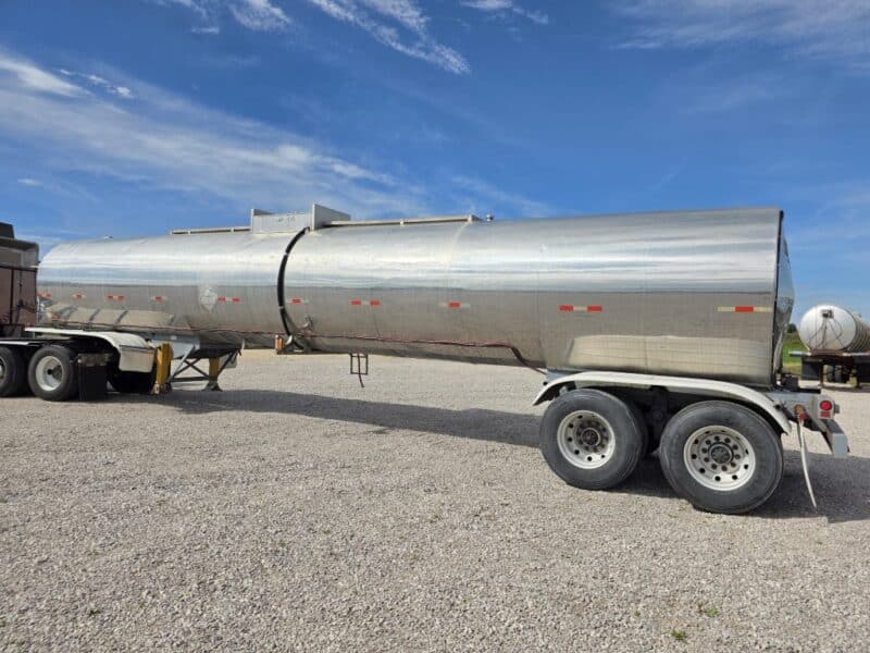 U-4832 1989 Sunshine 7000 Gallon Stainless Steel Semi Tanker