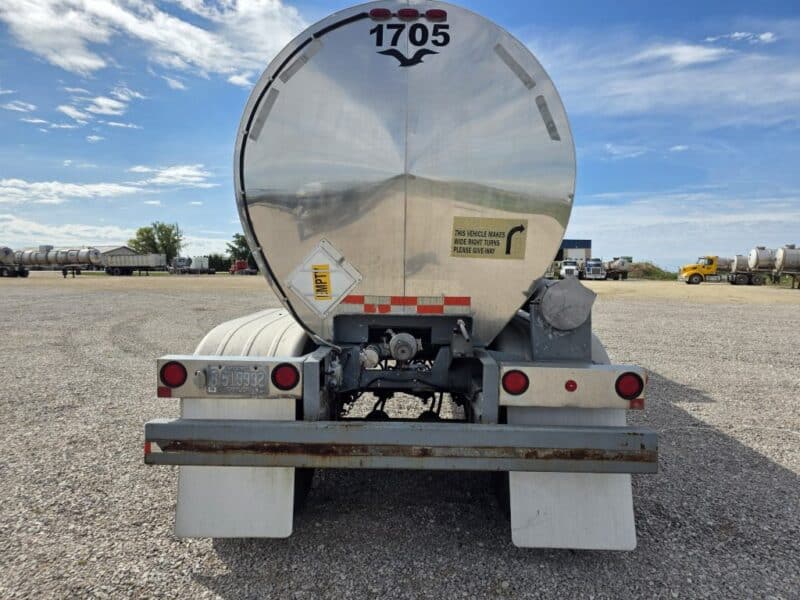 U-4832 1989 Sunshine 7000 Gallon Stainless Steel Semi Tanker