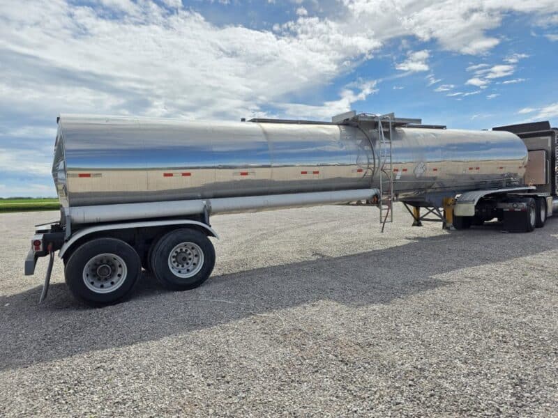 U-4832 1989 Sunshine 7000 Gallon Stainless Steel Semi Tanker