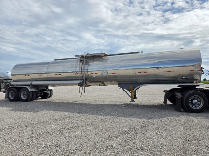 U-4832 1989 Sunshine 7000 Gallon Stainless Steel Semi Tanker