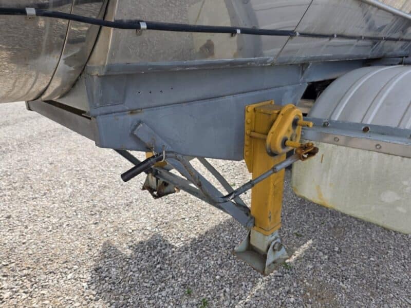 U-4832 1989 Sunshine 7000 Gallon Stainless Steel Semi Tanker
