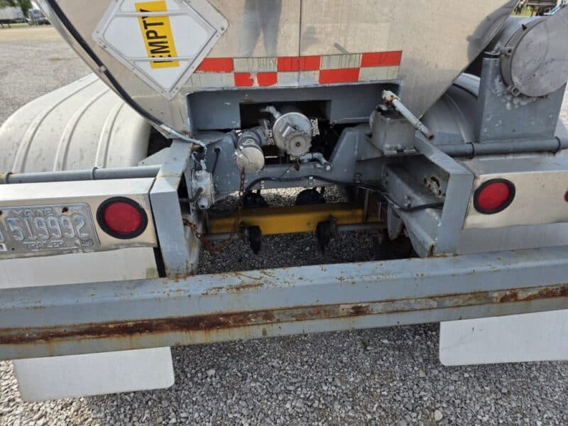 U-4832 1989 Sunshine 7000 Gallon Stainless Steel Semi Tanker