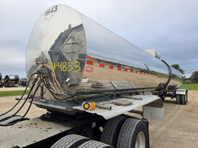 U-4834 1993 Krohnert 7200 Gallon Stainless Steel Semi Tanker