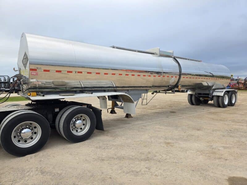 U-4834 1993 Krohnert 7200 Gallon Stainless Steel Semi Tanker