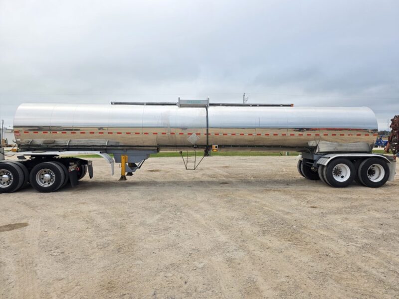 U-4834 1993 Krohnert 7200 Gallon Stainless Steel Semi Tanker