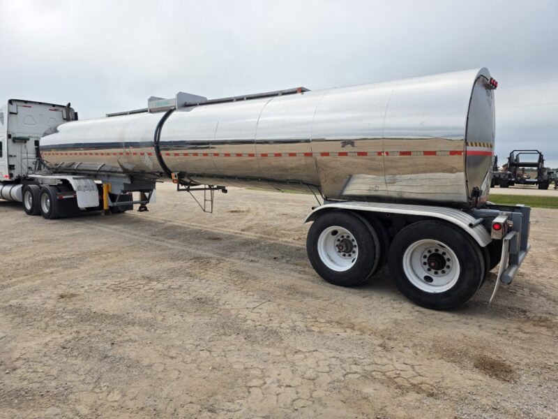 U-4834 1993 Krohnert 7200 Gallon Stainless Steel Semi Tanker