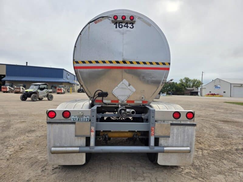 U-4834 1993 Krohnert 7200 Gallon Stainless Steel Semi Tanker