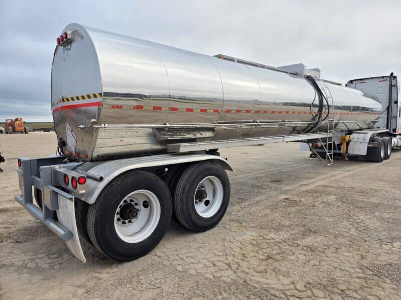 U-4834 1993 Krohnert 7200 Gallon Stainless Steel Semi Tanker