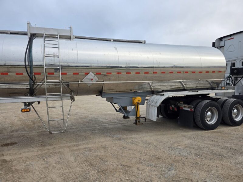 U-4834 1993 Krohnert 7200 Gallon Stainless Steel Semi Tanker