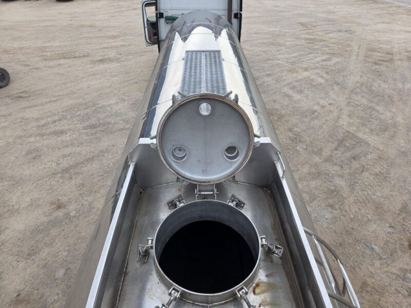 U-4834 1993 Krohnert 7200 Gallon Stainless Steel Semi Tanker