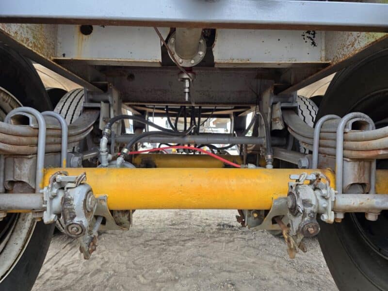U-4834 1993 Krohnert 7200 Gallon Stainless Steel Semi Tanker