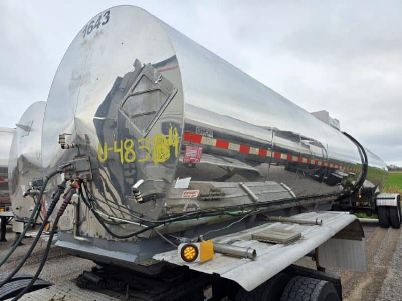 U-4834 1993 Krohnert 7200 Gallon Stainless Steel Semi Tanker