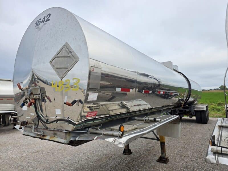 U-4833 1993 Krohnert 6800 Gallon Stainless Steel Semi Tanker