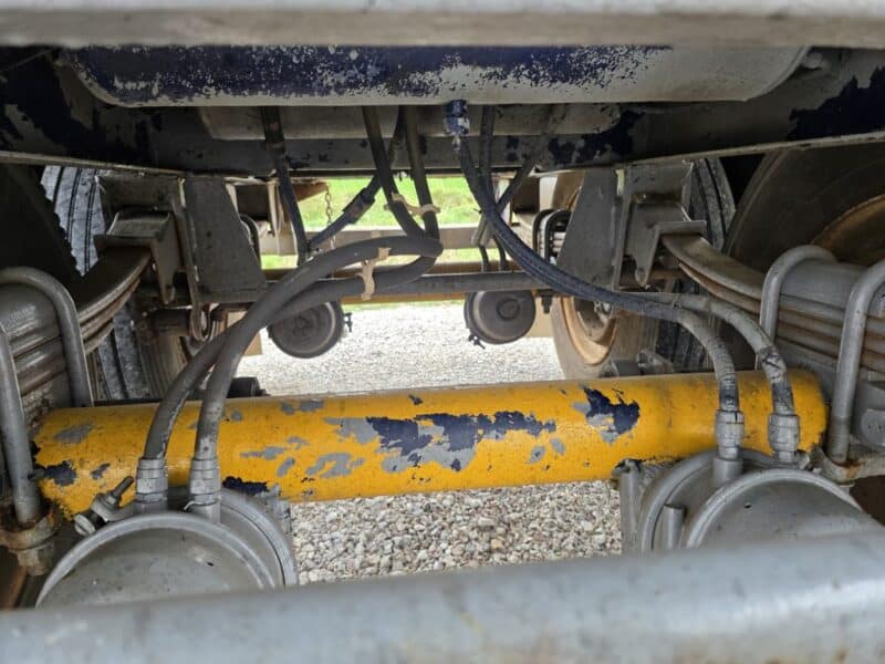 U-4833 1993 Krohnert 6800 Gallon Stainless Steel Semi Tanker