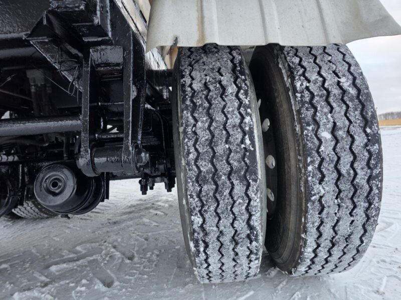 U-4832 1989 Sunshine 7000 Gallon Stainless Steel Semi Tanker