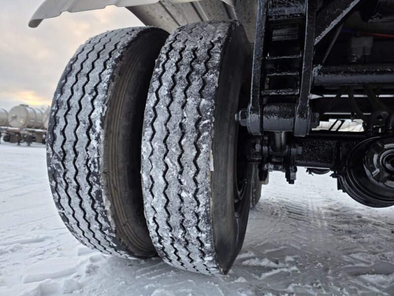 U-4832 1989 Sunshine 7000 Gallon Stainless Steel Semi Tanker